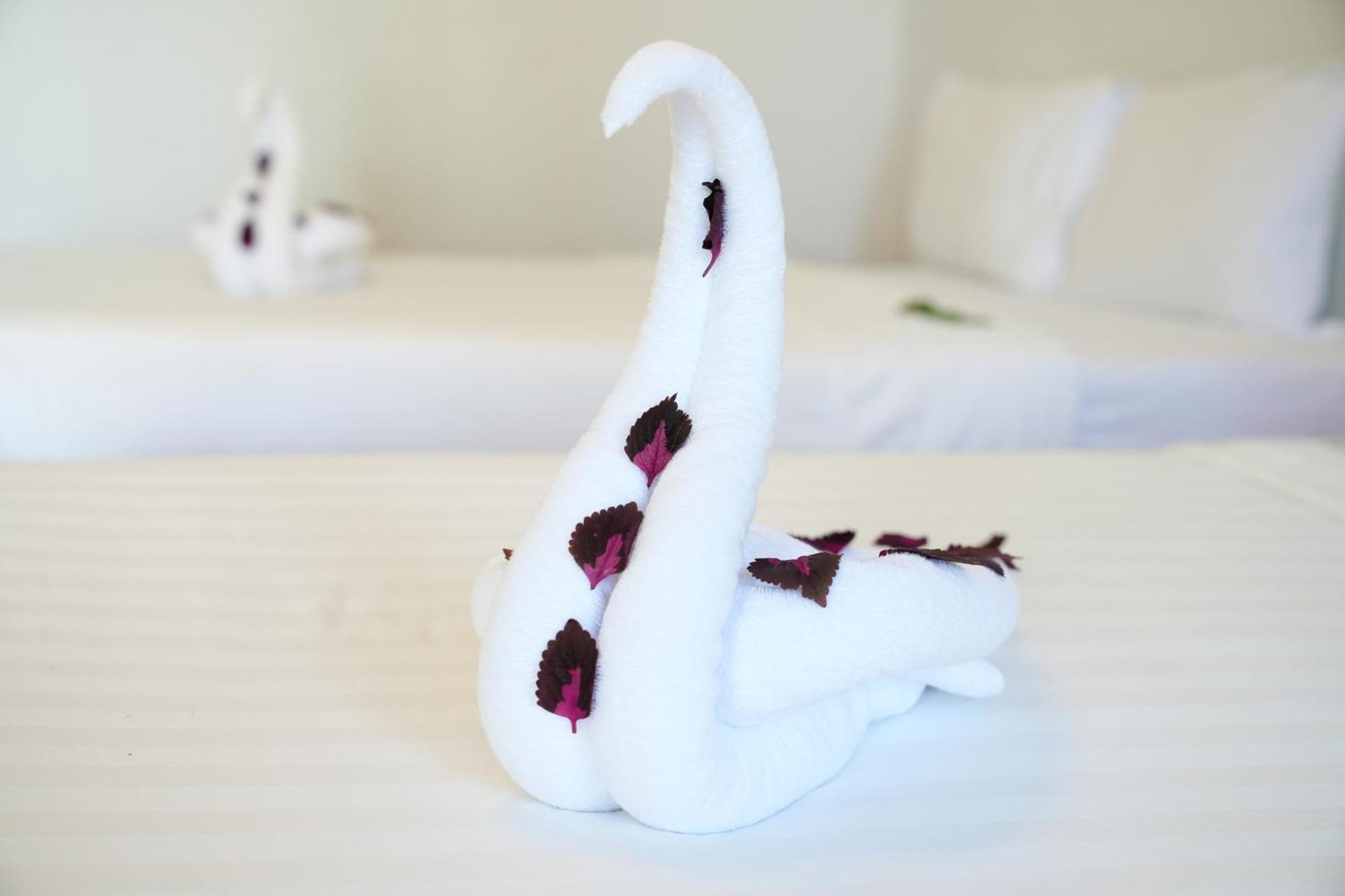 ทิวบ์ รีสอร์ต Hotel เกาะรงสำลน ภายนอก รูปภาพ